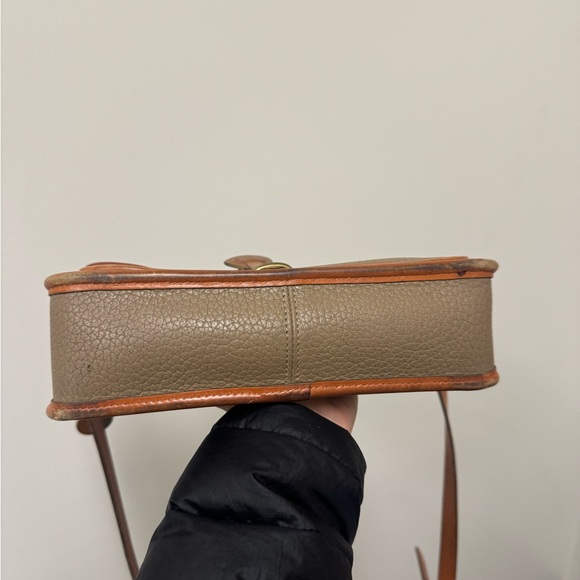 Vintage Dooney and Bourne Crossbody - Picture 10 of 16